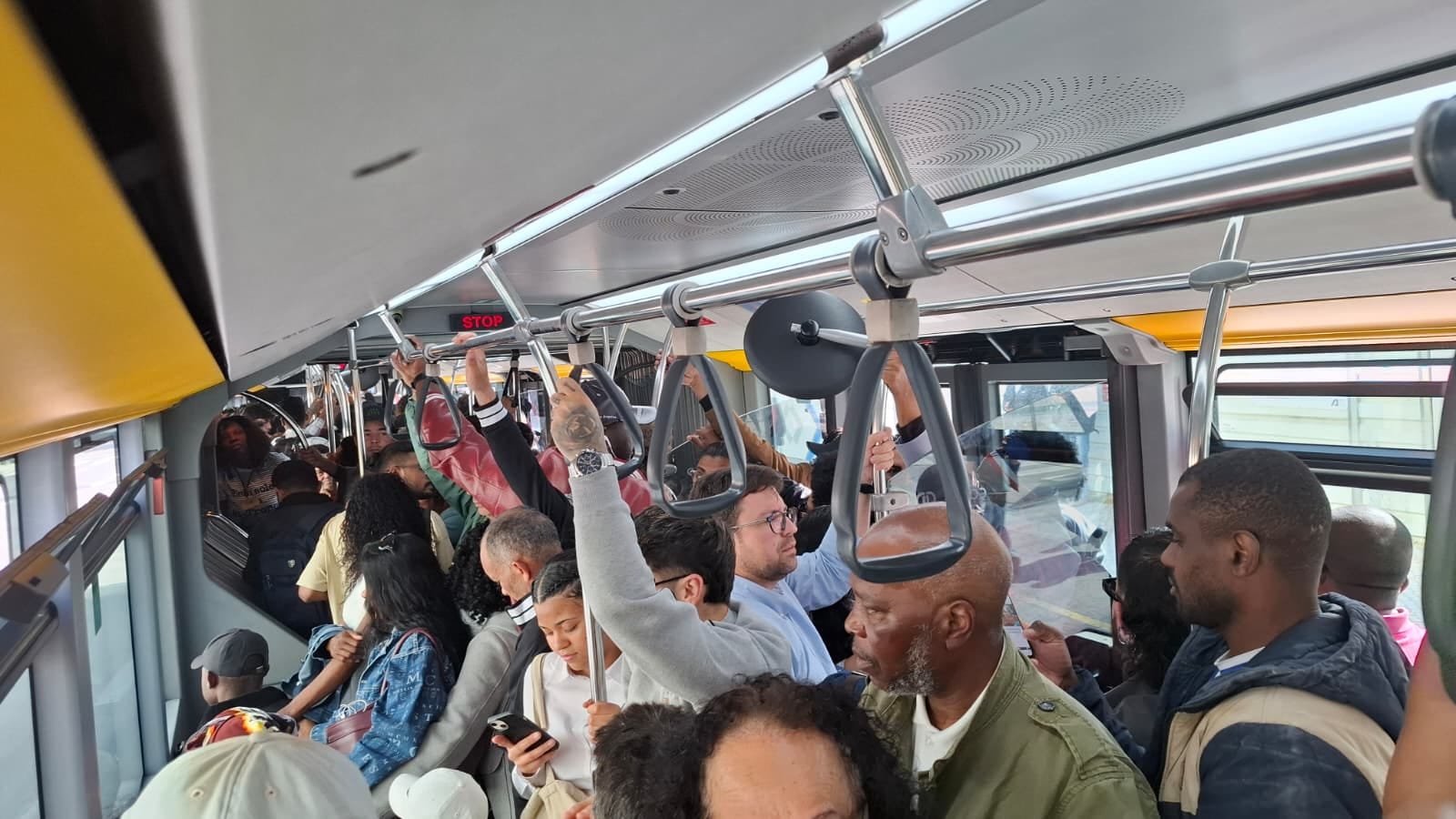 Lisbon Metro strike causes overcrowding on other public transport