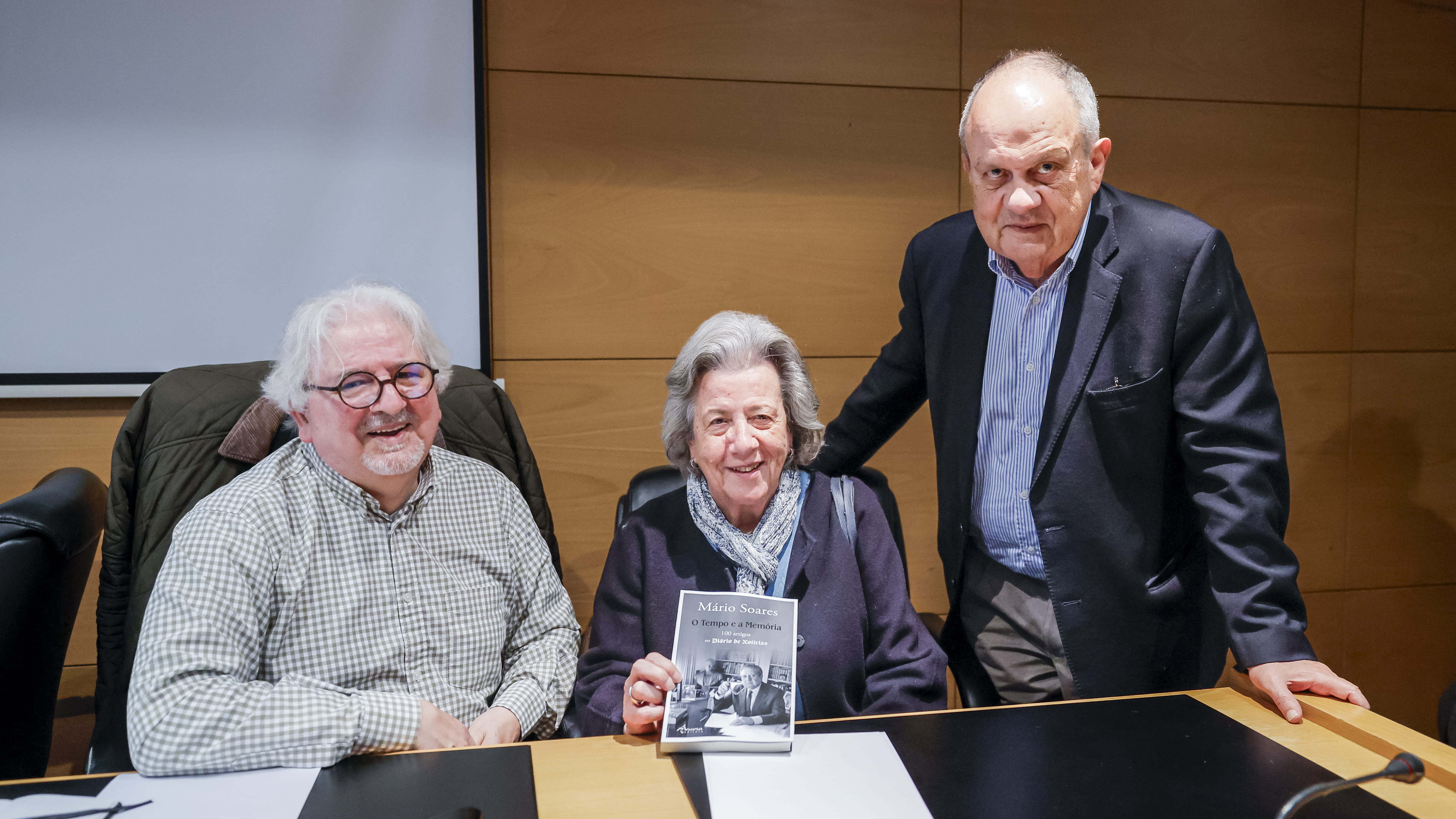 Book shows Mário Soares “mature and calm” in DN