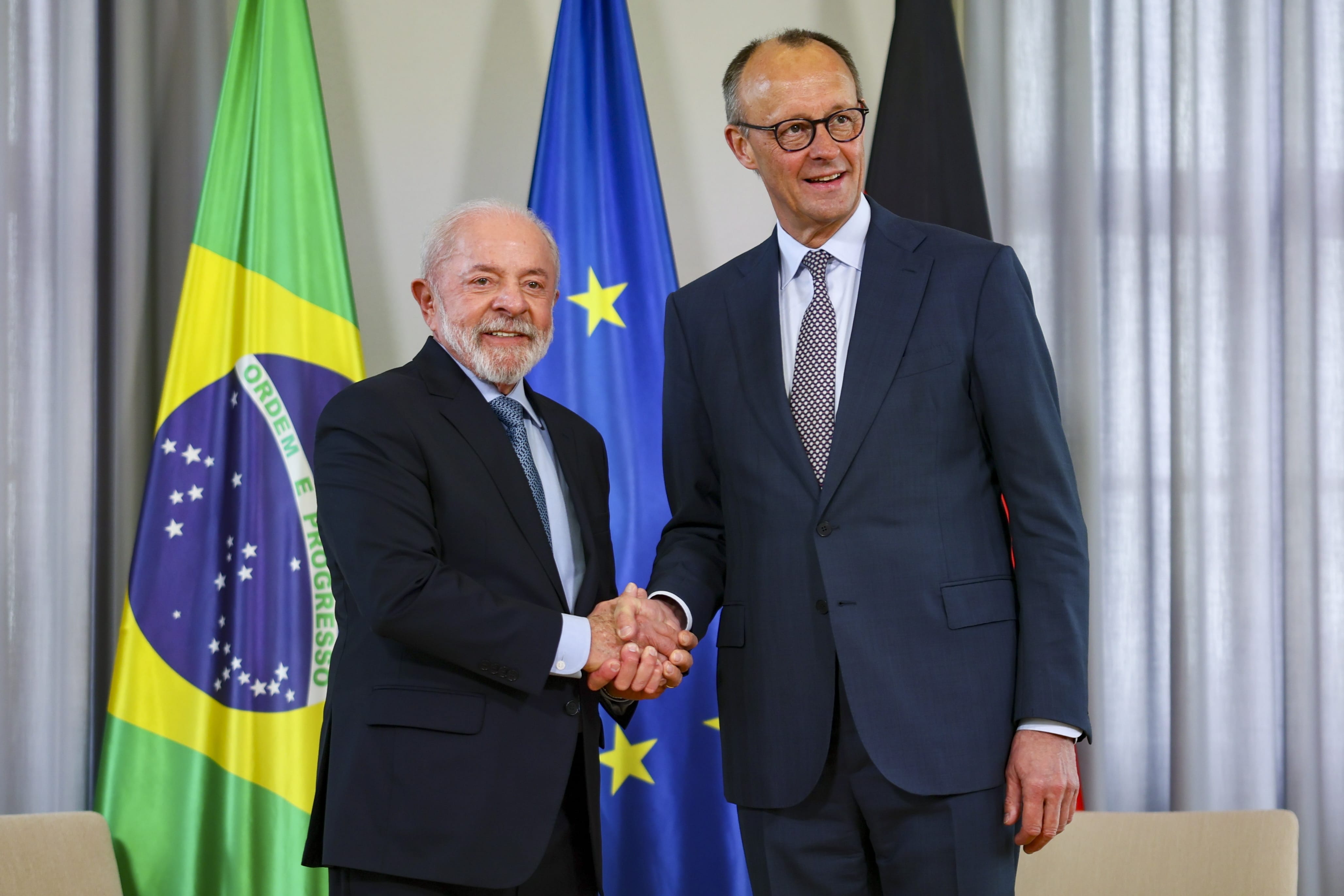 Merz welcomes Lula with military honours in Hanover for a visit focused on the economy