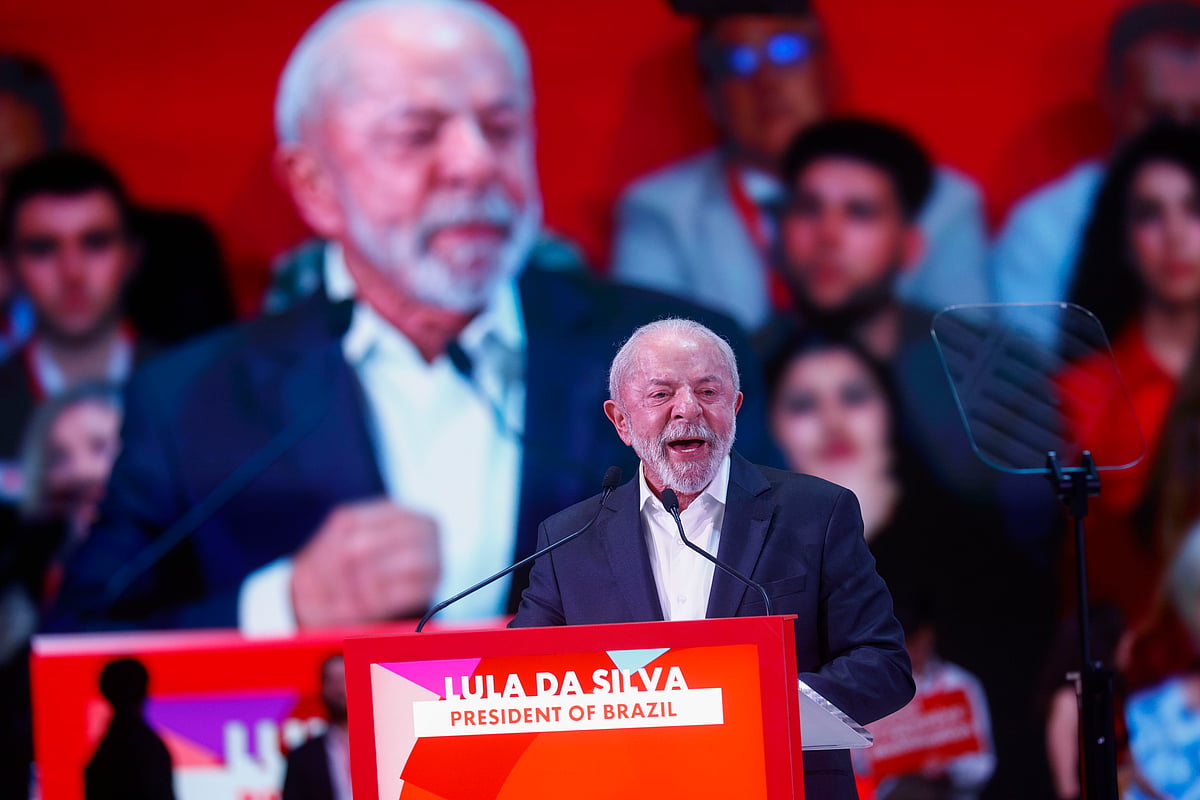 The Lula visiting Portugal is weakened in Brazil