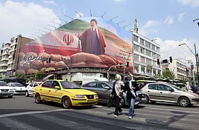 Vance is scheduled to travel to Pakistan this Tuesday. Iran will not accept "negotiations under the shadow of threats"