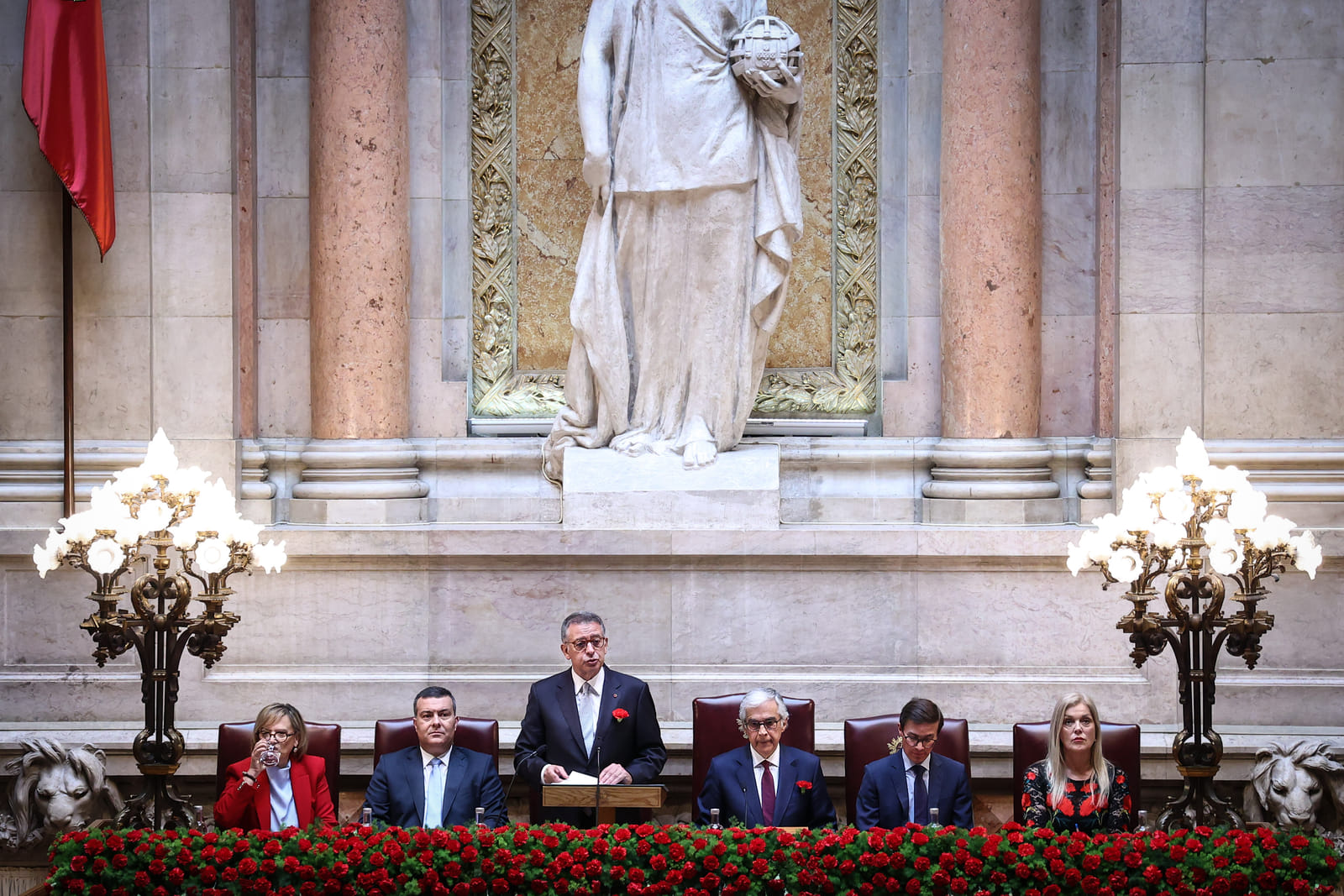 Seguro's speech praised by Ventura. The Left takes the opportunity to criticise the labour package