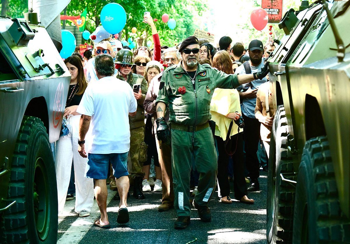 Thousands celebrate freedom with parades in Lisbon and a march in Porto
