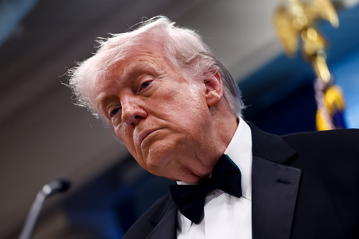 Trump afinal já não vai aplicar portagem de 20% aos navios no estreito de Ormuz