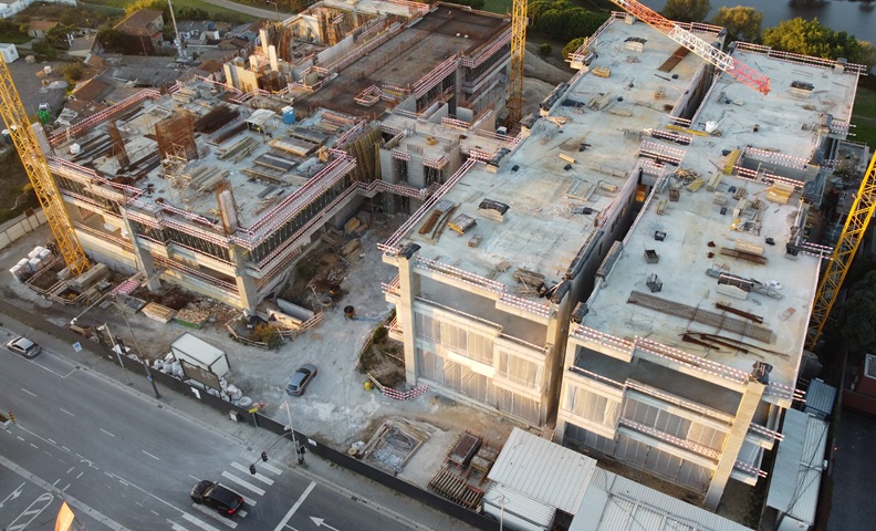 Porto City Council halts construction near City Park due to 80 cm deviation