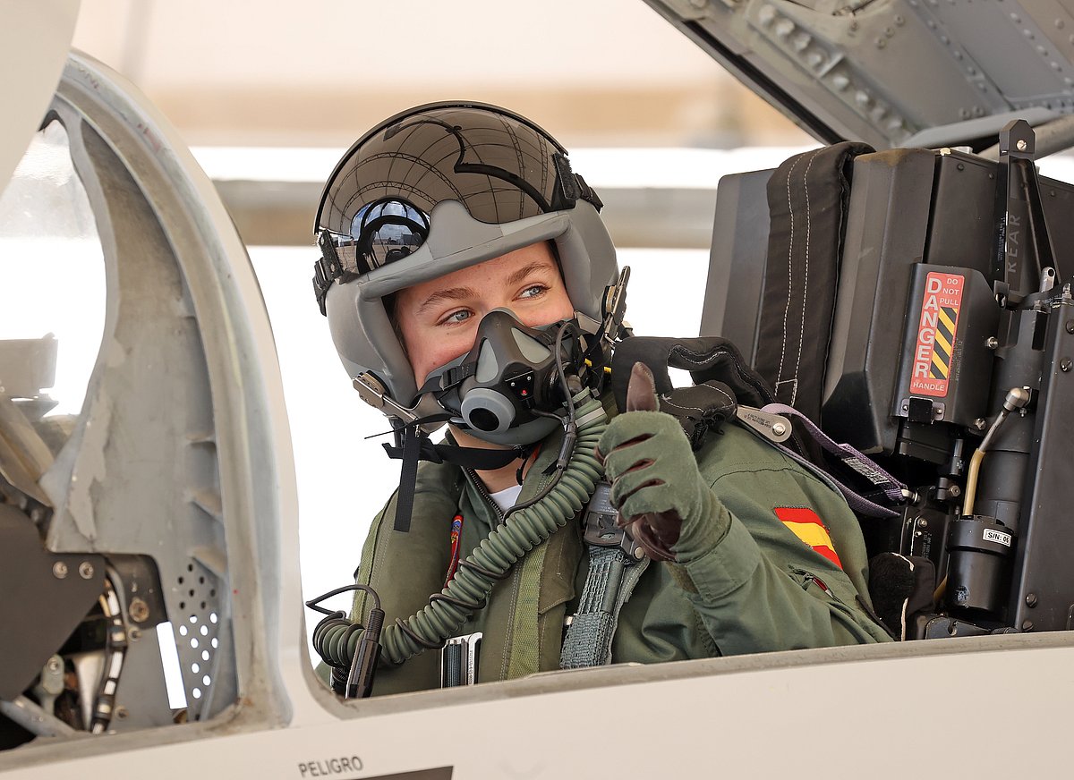 Princess Leonor of Spain's first flight at the controls of an F-5 fighter jet