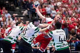 Aalborg sporting volta a cair nos quartos da champions de andebol ao perder em aalborg 2026 doc. 20260506. 47056109. 12937147 aalborg o sporting foi esta terça-feira, 6 de maio, eliminado nos quartos de final da liga dos campeões de andebol, pelo... Iustitia. Bg sporting volta a cair nos quartos da champions de andebol ao perder em aalborg 2026 2026-05-06 21:14:37 justiça - iustitia. Bg aalborg