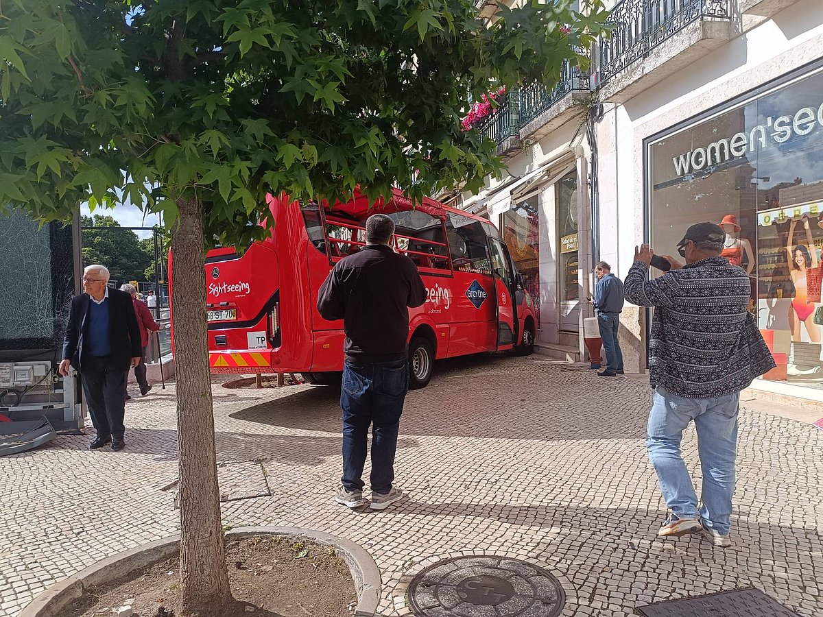 Tourist bus crash in Lisbon leaves three injured