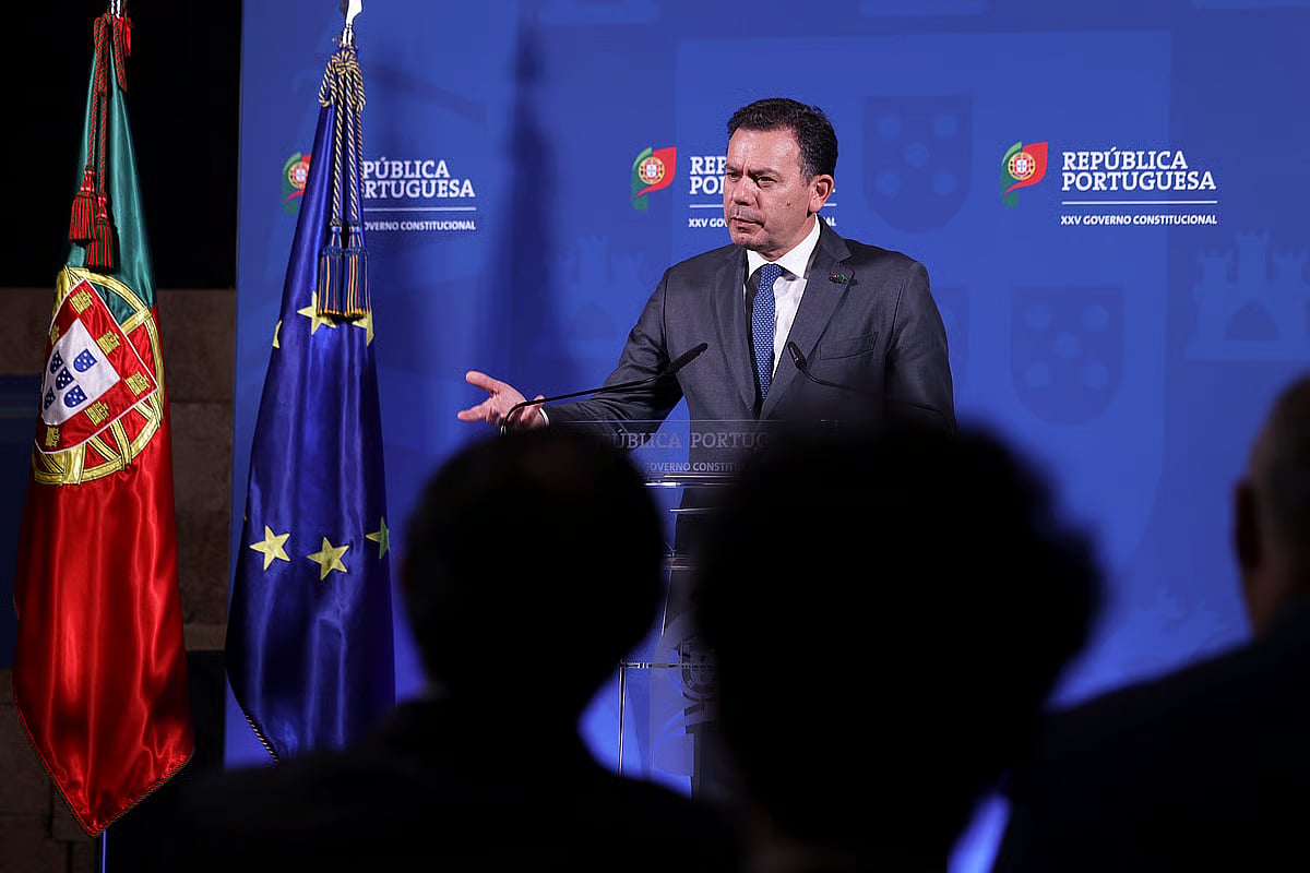 Montenegro anuncia reforço de 400 agentes da PSP para os comandos ...