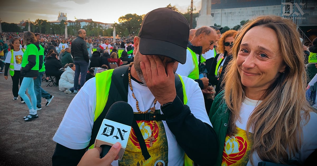 Fátima: The arrival of the 'children' into the arms of the 'mother'. Pilgrims' emotion takes over the Sanctuary