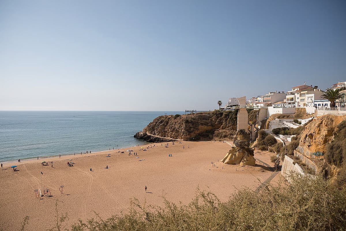 Inatel and Pescadores beaches in Albufeira reopened for swimming