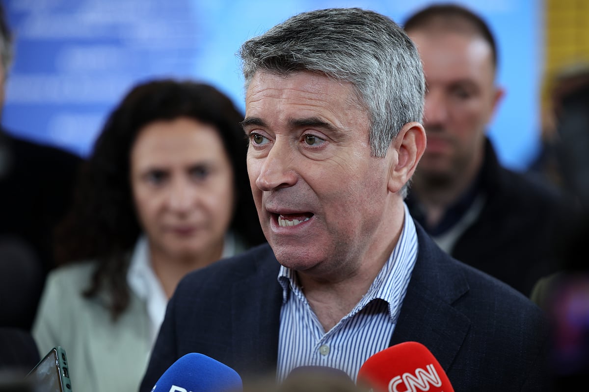 Líder do PS crítica ausência de Montenegro para assistir ao Mundial com país em alerta por causa dos incêndios