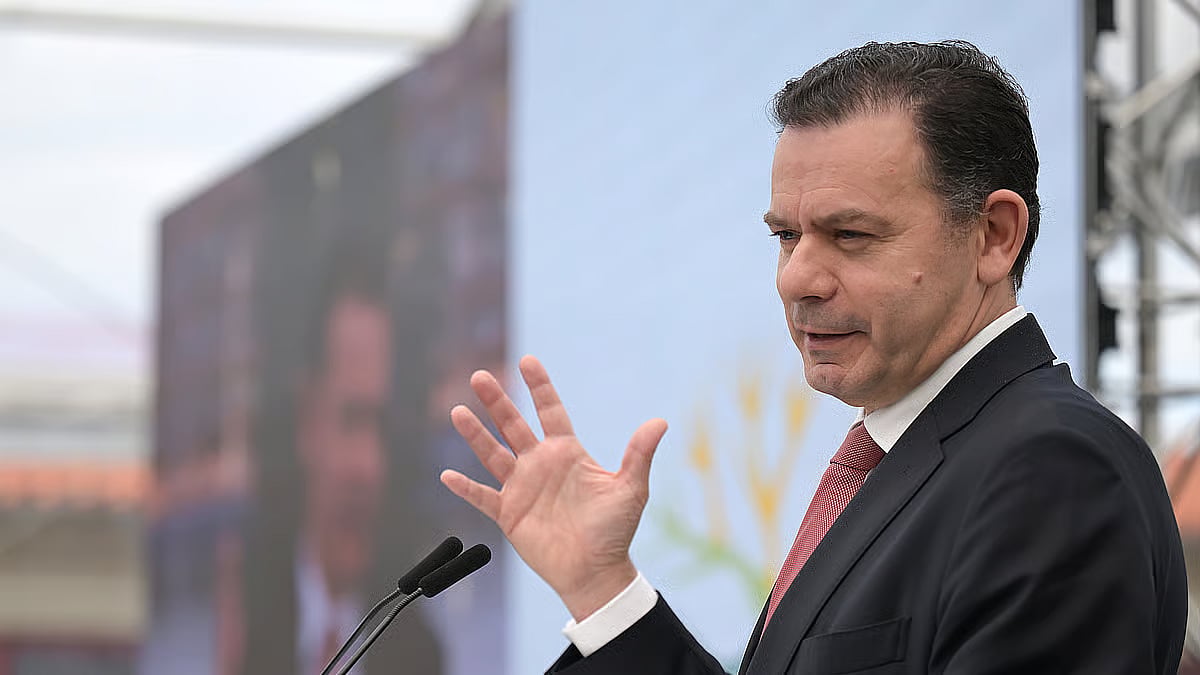 Montenegro re-elected as PSD leader in direct vote