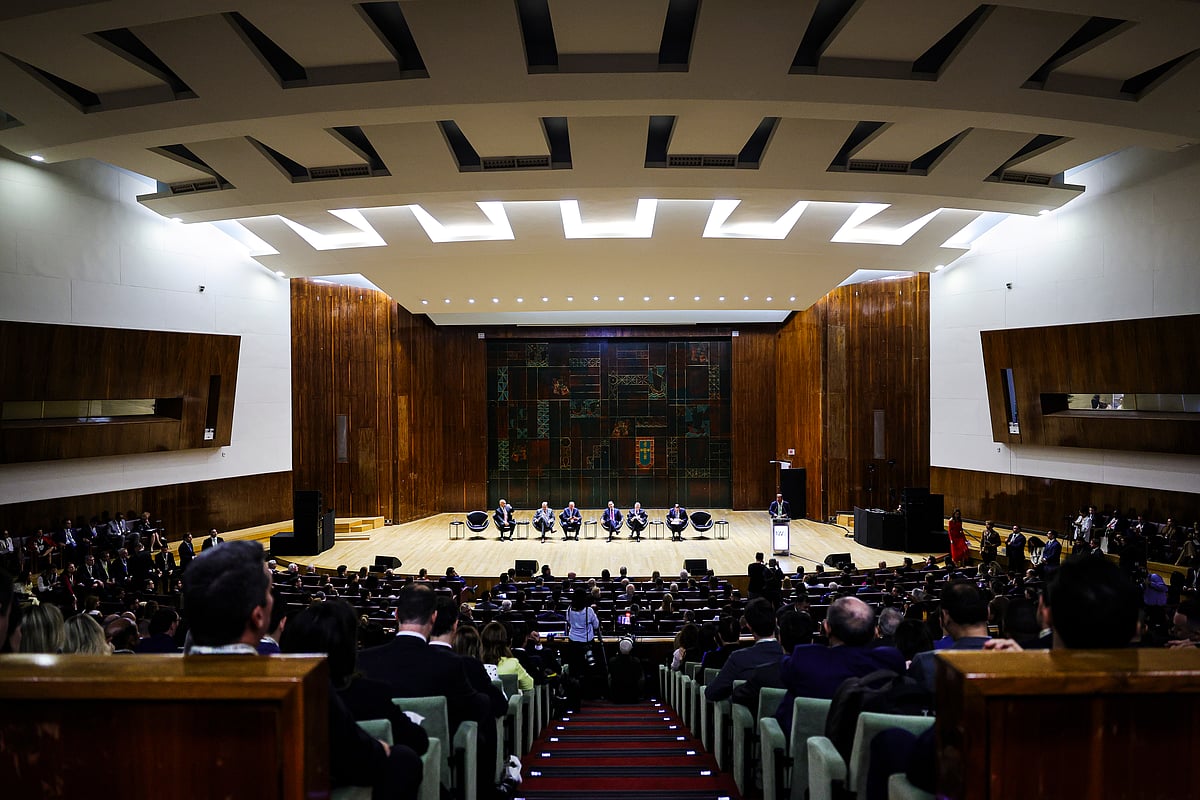 Discussions on democracy and the internet mark the first day of the Lisbon Forum. See the images