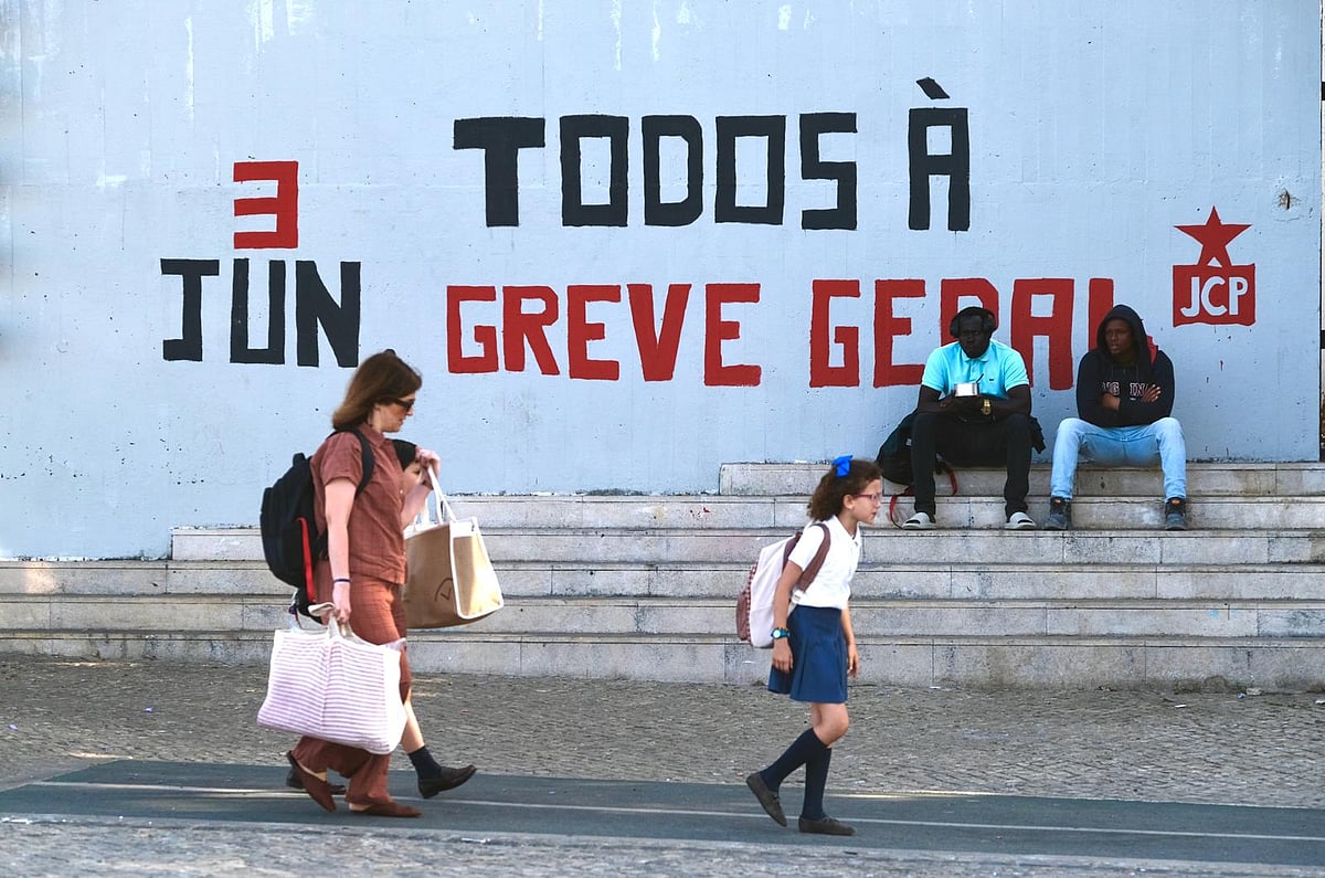 "Overwhelming majority of Portuguese workers are at their workplaces," says Minister