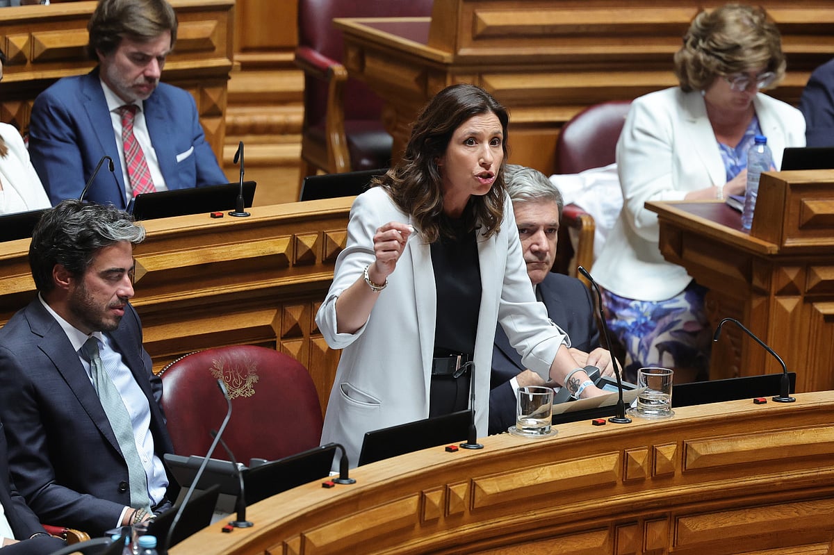 Iniciativa Liberal quer atual e anterior presidentes do Júri Nacional de Exames com urgência no Parlamento