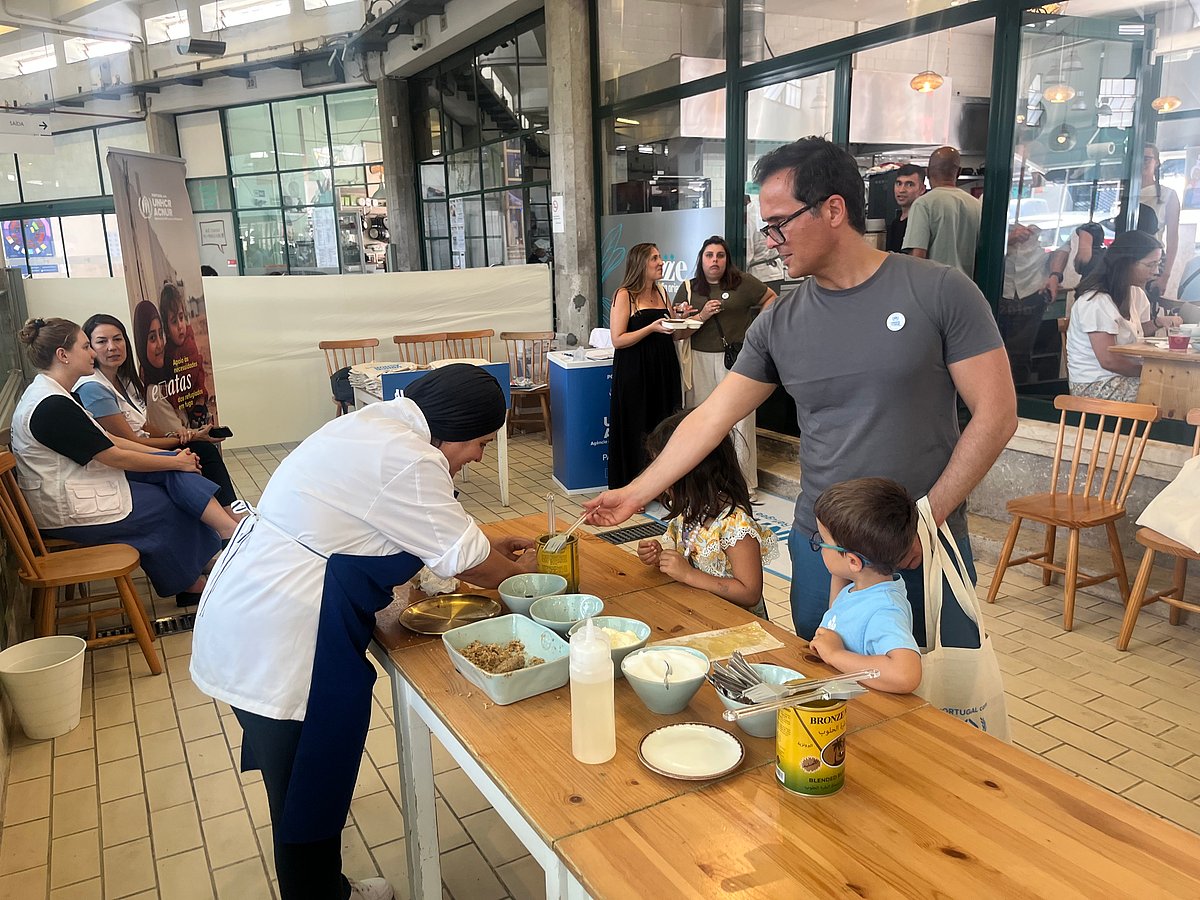 Refugees in Portugal teach children and adults the art of Middle Eastern cuisine