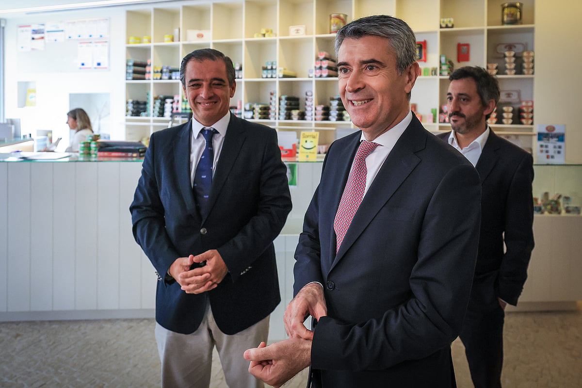 José Luís Carneiro says the Government is an "expert in announcing packages"