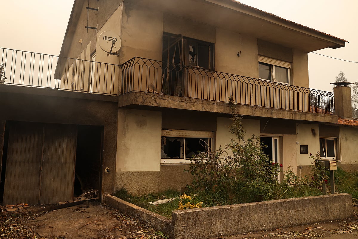 Atualidade incêndios fizeram nove feridos. A25 esteve cortada. Dgs elevou nível de risco para a saúde 2026 destruição causada pelas chamas em sernada do vouga no concelho de águeda pelo incêndio que começou em vouzela atualidade autoestrada a 25 reabriu a autoestrada 25 (a25) que liga viseu e aveiro, cortada desde as 19:20 entre os nós de... Iustitia. Bg incêndios fizeram nove feridos. A25 esteve cortada. Dgs elevou nível de risco para a saúde 2026 2026-07-03 07:45:15 justiça - iustitia. Bg atualidade