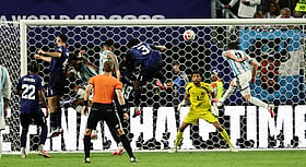 11x11 argentina elimina cabo verde mas após duas recuperações dos tubarões azuis e um dos melhores golos do mundial 2026 doc. 20260704. 47403253. 13084893 11x11 a campeã em título argentina qualificou-se esta sexta-feira (3 de julho) para os oitavos de final do mundial de... Iustitia. Bg argentina elimina cabo verde mas após duas recuperações dos tubarões azuis e um dos melhores golos do mundial 2026 2026-07-04 01:32:06 justiça - iustitia. Bg 11x11