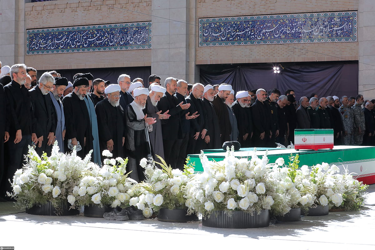 Três filhos de Ali Khamenei no funeral, mas não o sucessor