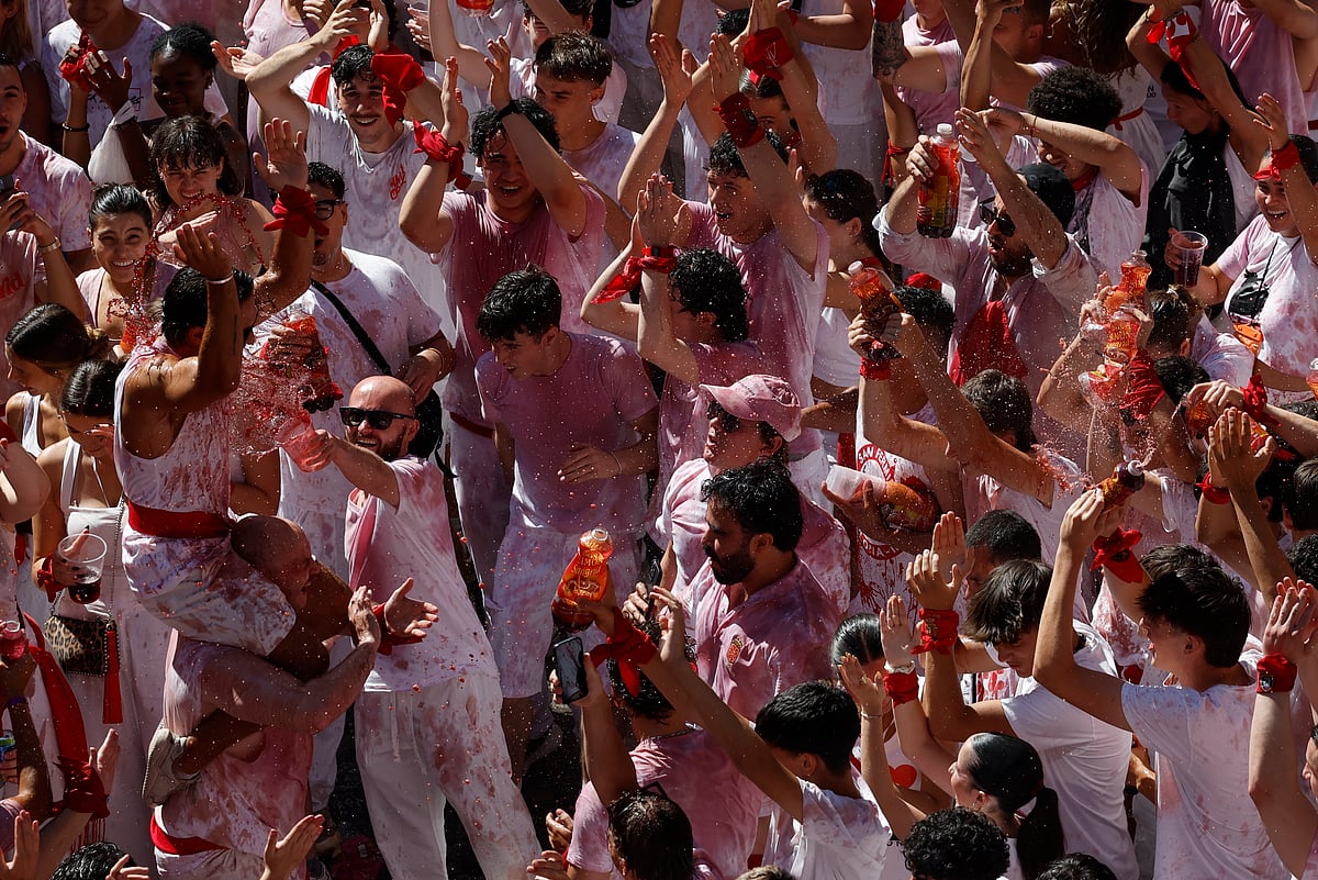 Milhares no arranque das festas de San Fermín, em Pamplona. Veja as imagens