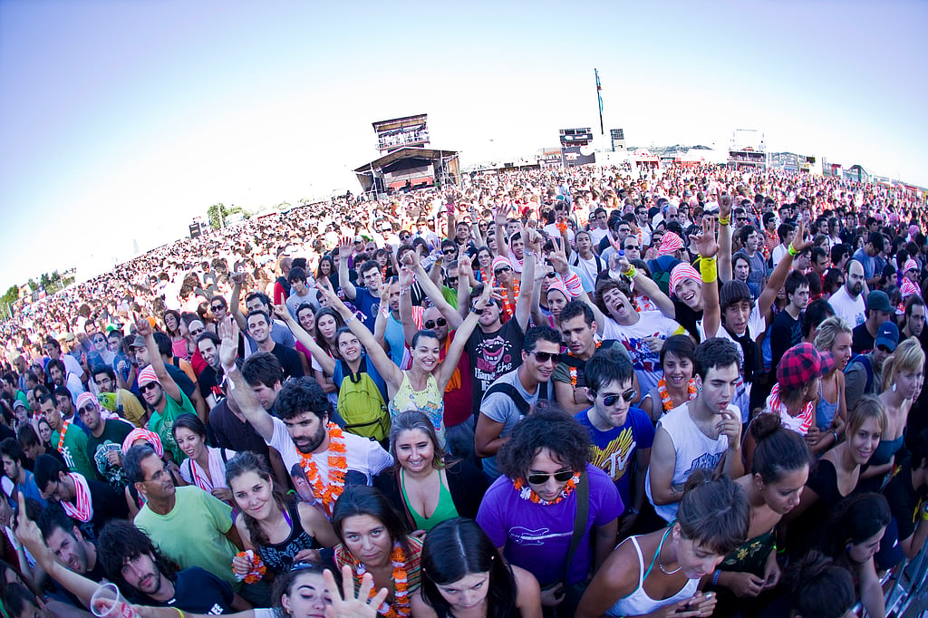Vai ao NOS Alive? O cartaz completo, horários, reforços nos transportes ...