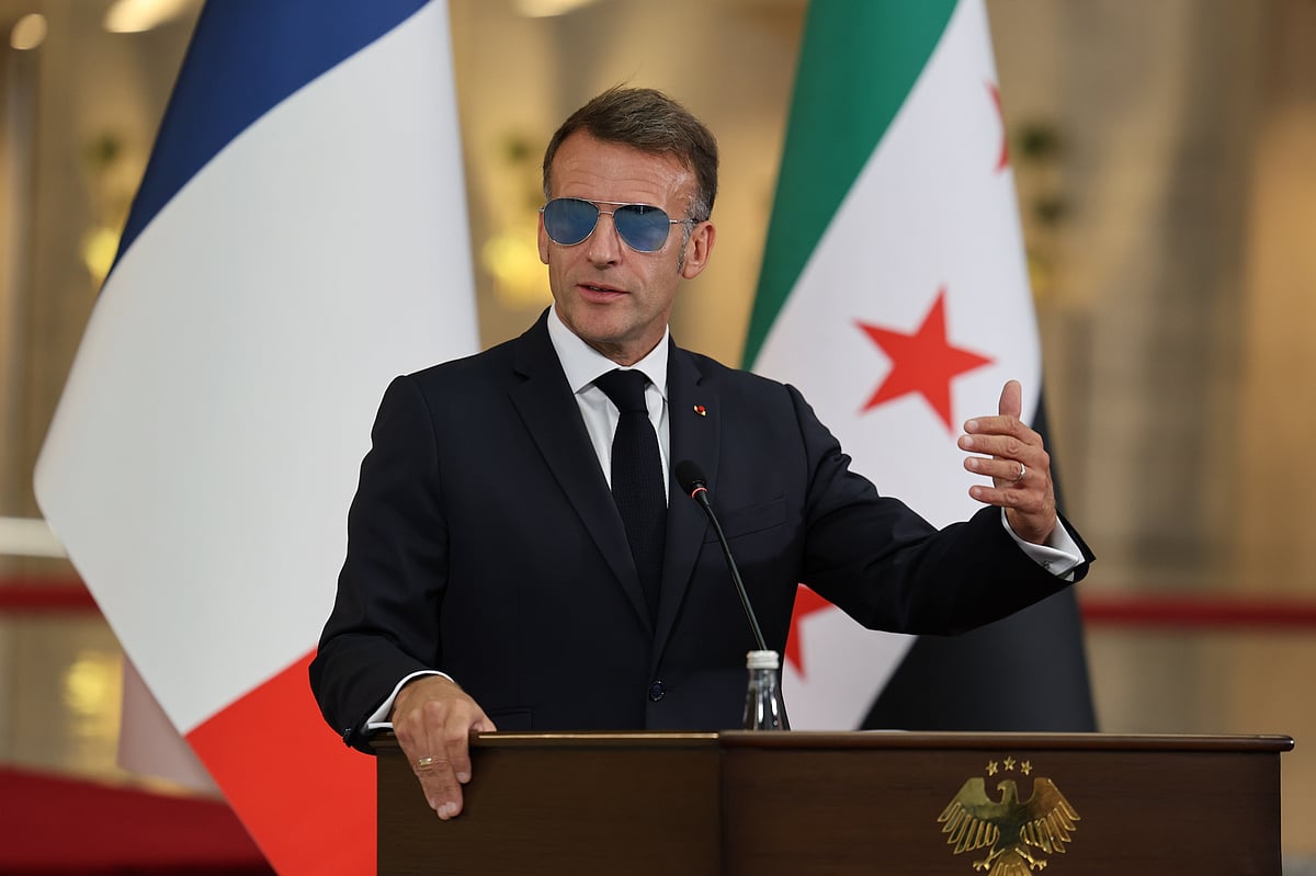 Macron voltou aos óculos de sol. E não é só pela estética