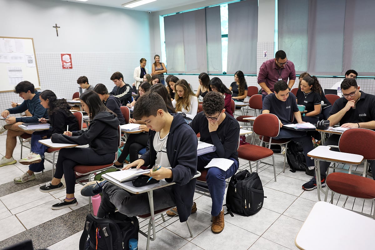Senado brasileiro aprova educação financeira no currículo escolar