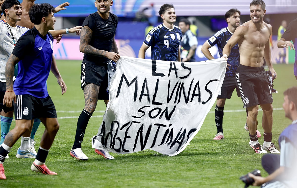 Reino Unido pede à FIFA investigação a faixa sobre Malvinas exibida por jogadores da seleção argentina