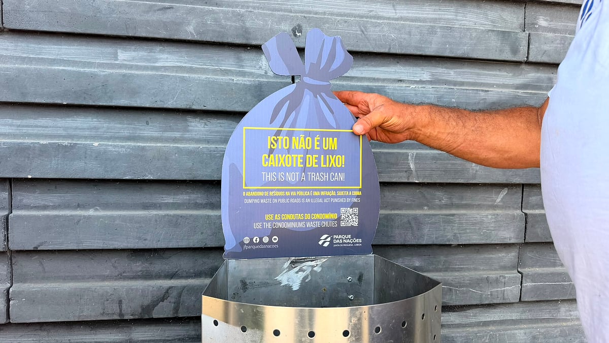 Parque das Nações instala placas em papeleiras para evitar despejo de lixo doméstico