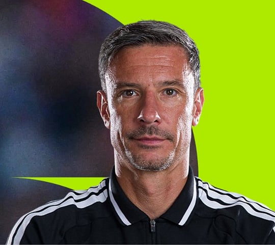 Slavko Vinčić arbitra a final do Mundial entre Espanha e Argentina