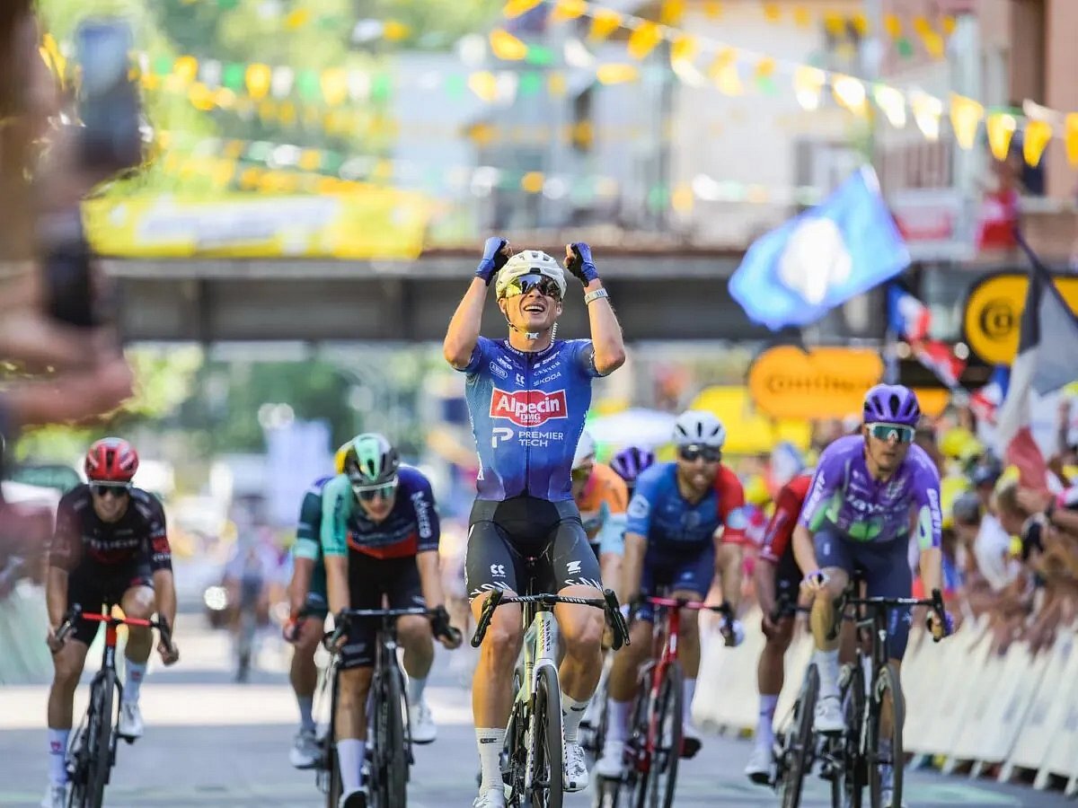 Entre corridas para a fuga, Philipsen teve o seu dia na Volta a França e vai com 11 vitórias ao sprint no Tour