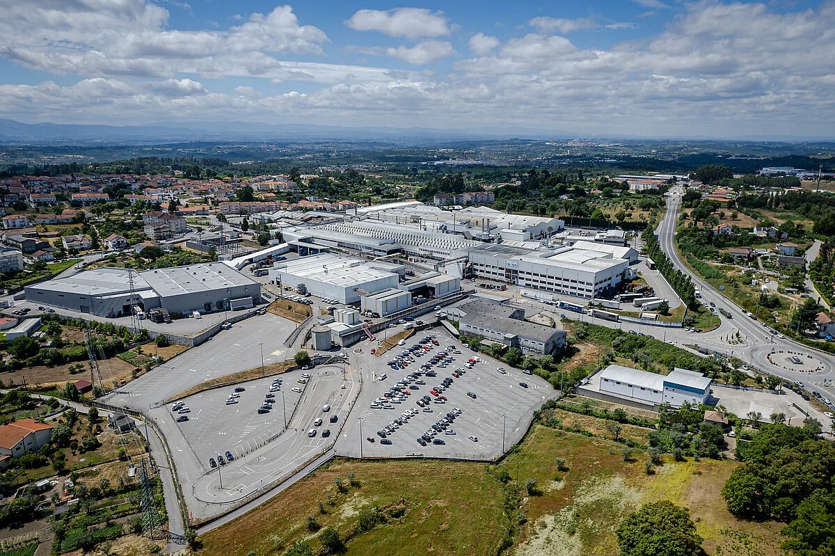 Montadora com fábrica em Portugal anuncia investimento de 5 bilhões no Brasil
