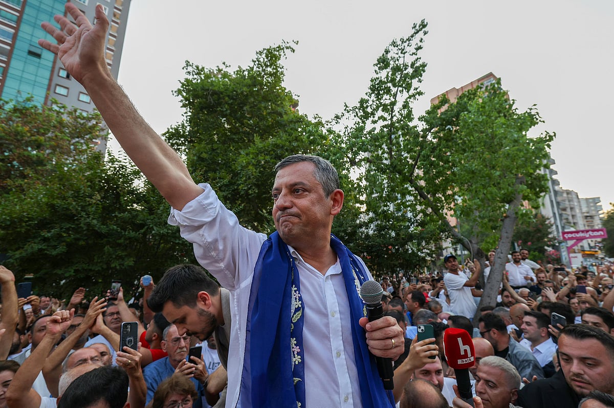 Turquia: Cisão histórica retira ao velho partido de Atatürk a liderança da oposição a Erdogan