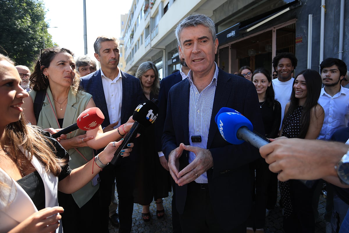 Líder do PS acusa Governo de estar a "lucrar" com aumento do preço dos combustíveis