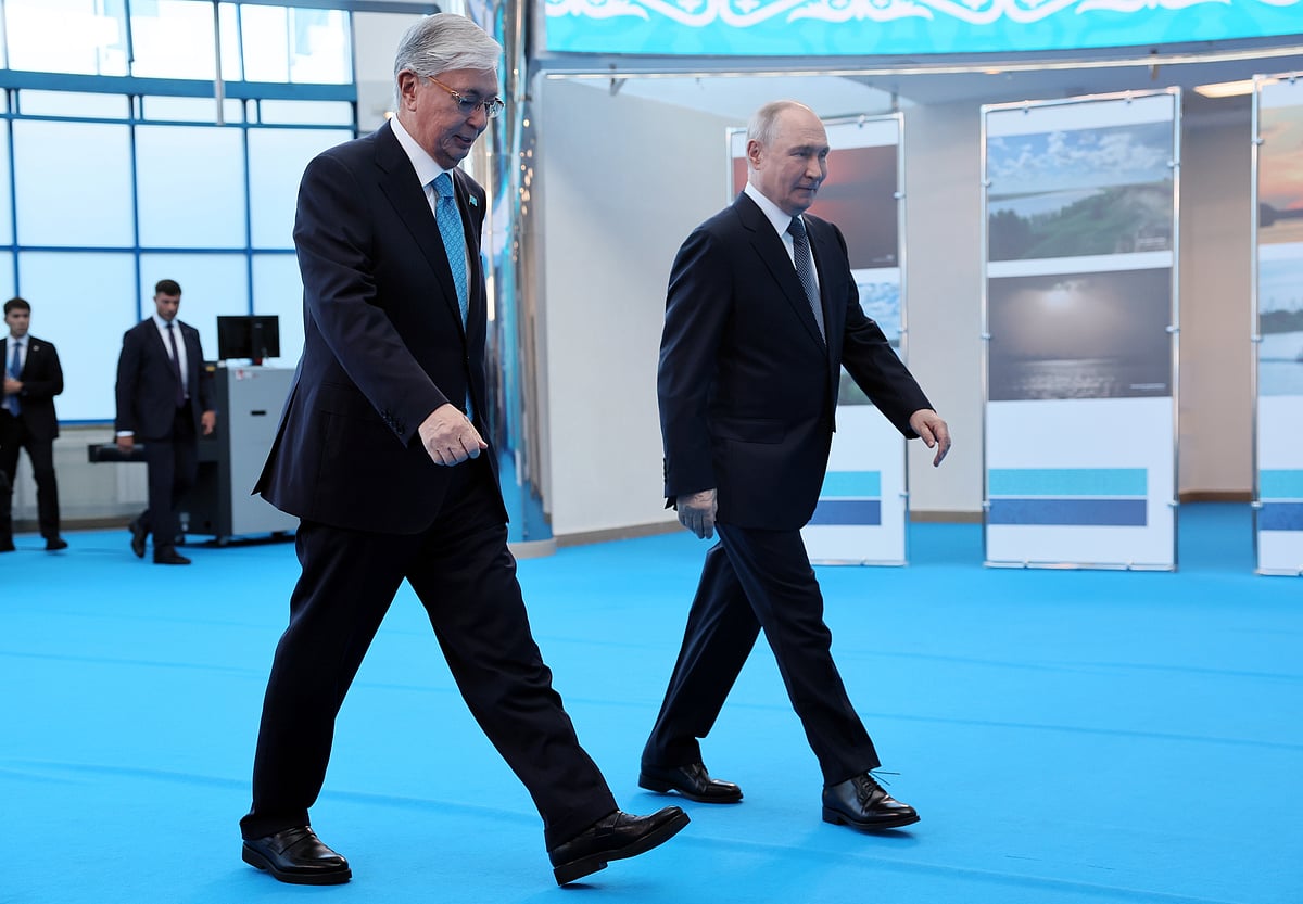 Presidente cazaque pede a Putin para "congelar" guerra na Ucrânia