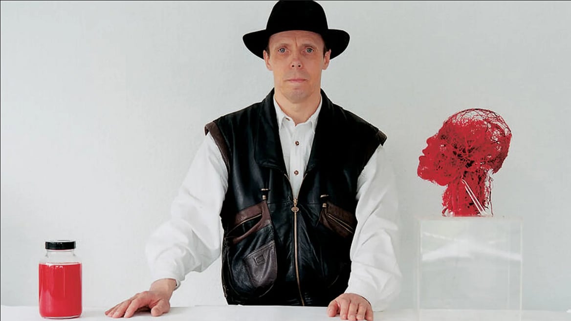 Morre Gunther von Hagens, anatomista alemão criador da maior exposição com cadáveres humanos do mundo