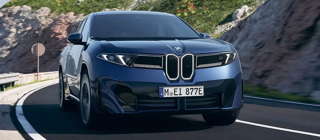 BMW acelera produção do iX3 na Hungria com encomendas a aproximarem-se das 100 mil unidades