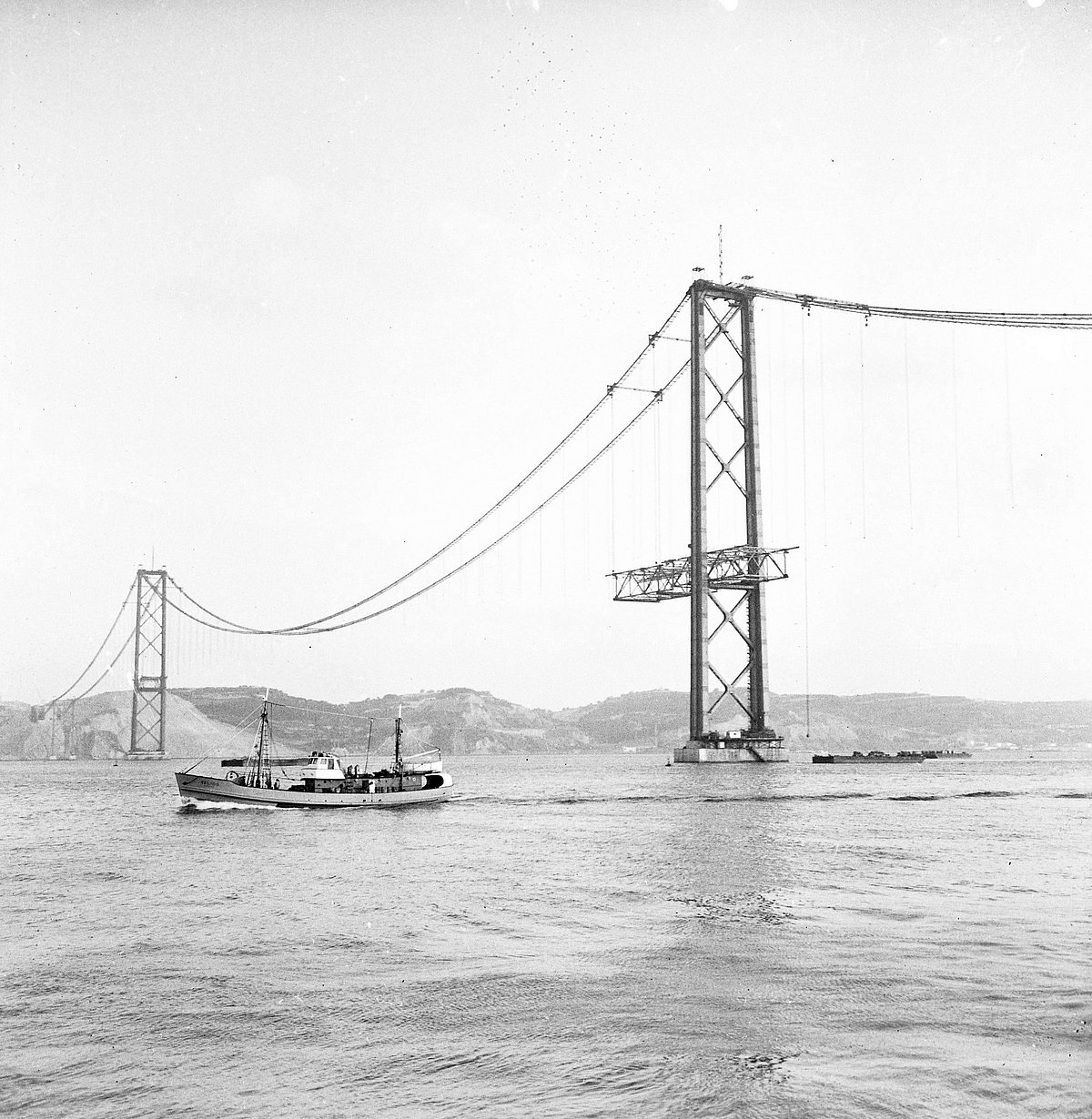 Fotogaleria. Os 60 anos da ponte que liga as duas margens do Tejo no centro de Lisboa