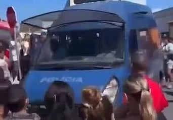 Mayor condemns attack on PSP police vehicles in Rabo de Peixe: “It was a very sad episode”