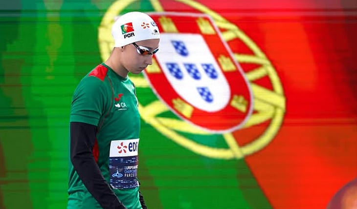 Francisca Martins wins gold in the 400-metre freestyle at the Mediterranean Games