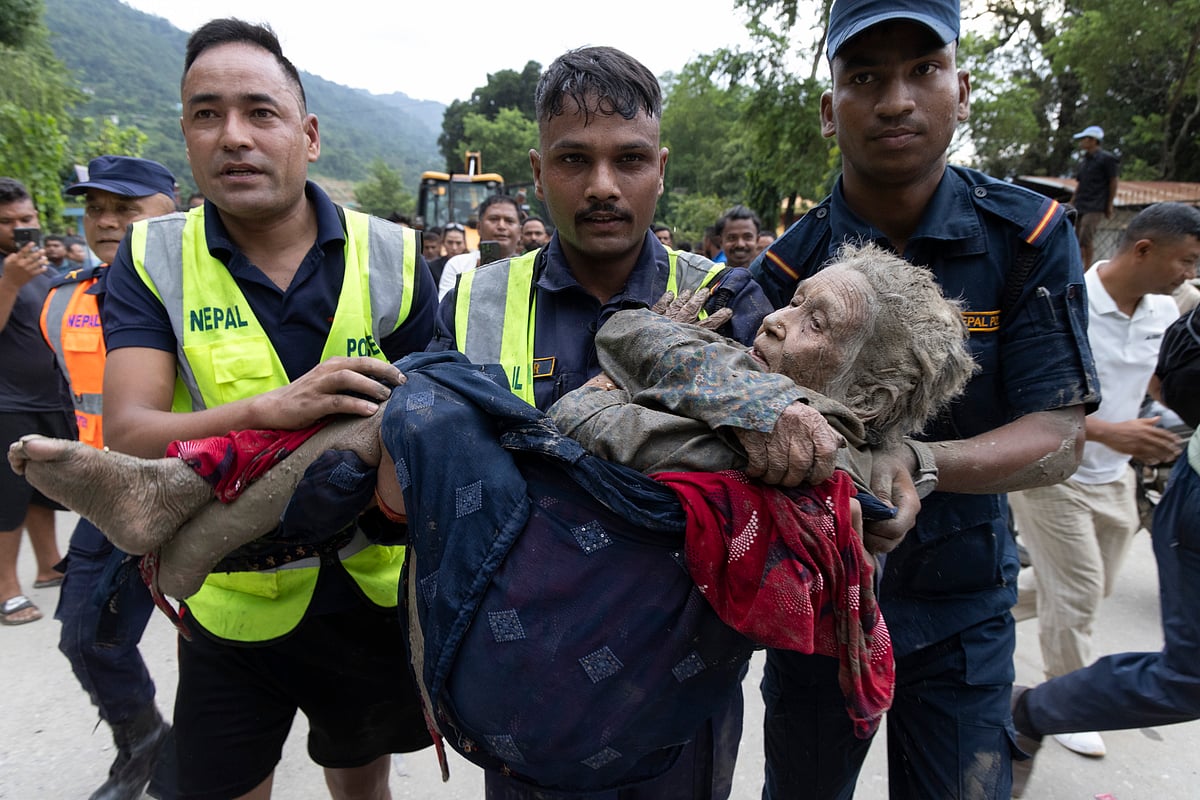 Avalanche de lama nos Himalaias deixa mais de 165 mortos e 1.500 desaparecidos