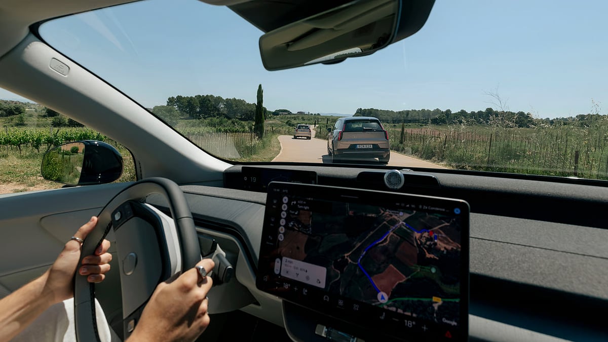 Volvo strengthens connected safety and begins alerting drivers to animals, pedestrians, and accidents