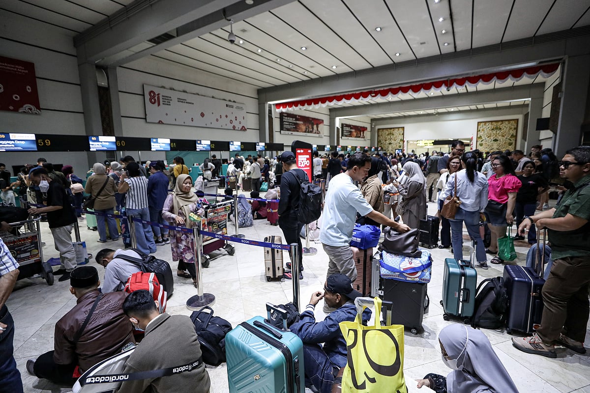 Voos suspensos em seis aeroportos da Indonésia após erupção do vulcão Anak Krakatoa