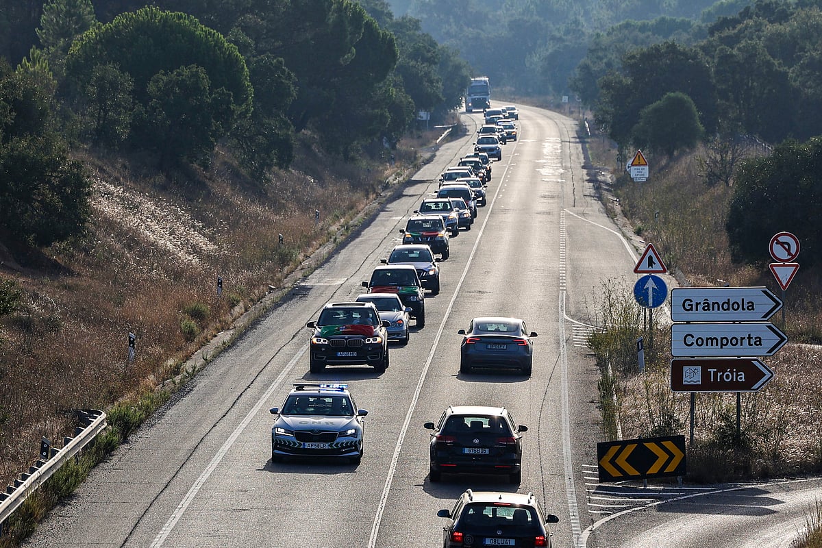 Slow-moving protest in Sines and honking on the 25 de Abril Bridge. Motorists protest against rising fuel prices
