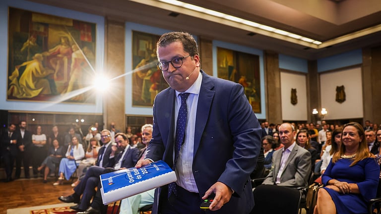 OE2027: Miranda Sarmento apela ao PS para manter equilíbrio orçamental ...