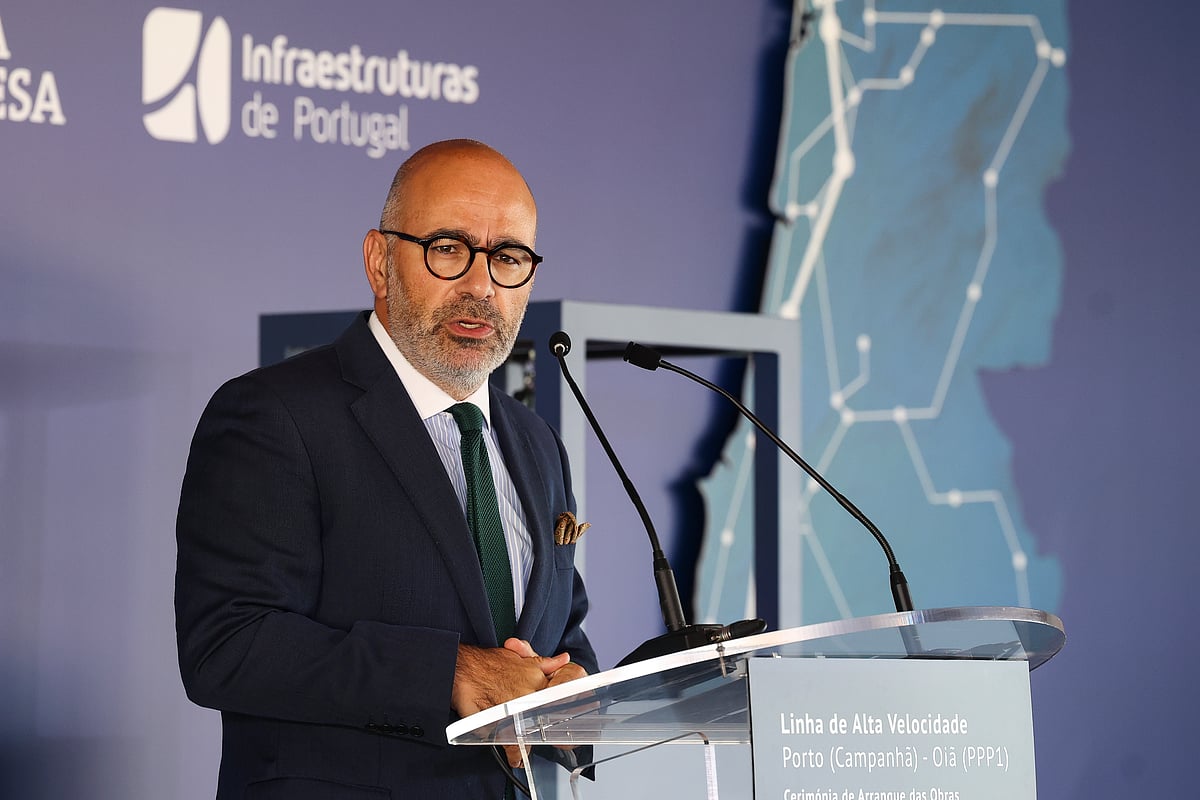 Pinto Luz says that strategic "non-decisions" had astronomical costs for the country