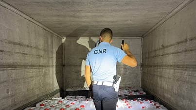 GNR apreende 8 mil litros de gasolina transportada irregularmente na A2