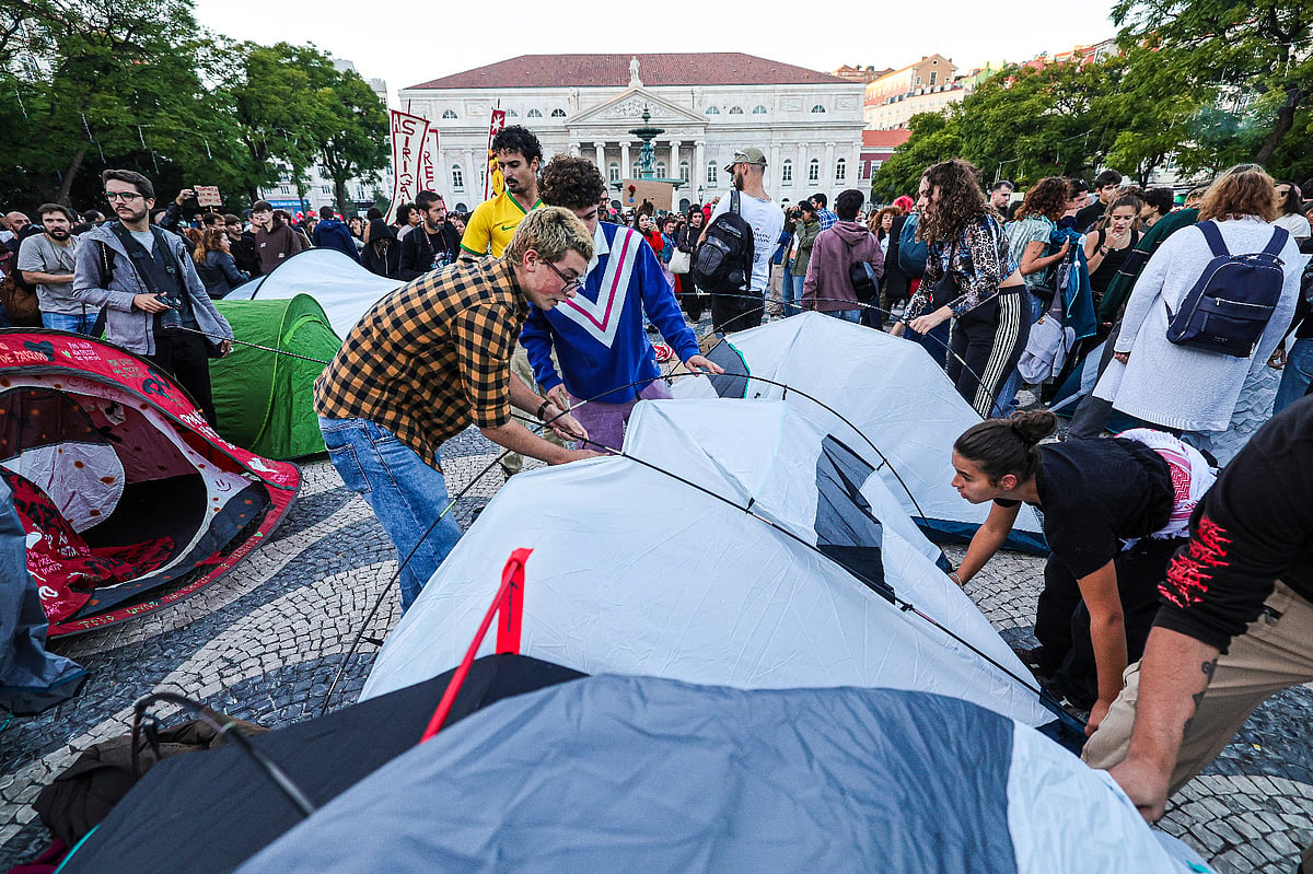Voltaram a montar tendas no Rossio. PSP avisa que não as permitirá durante a noite